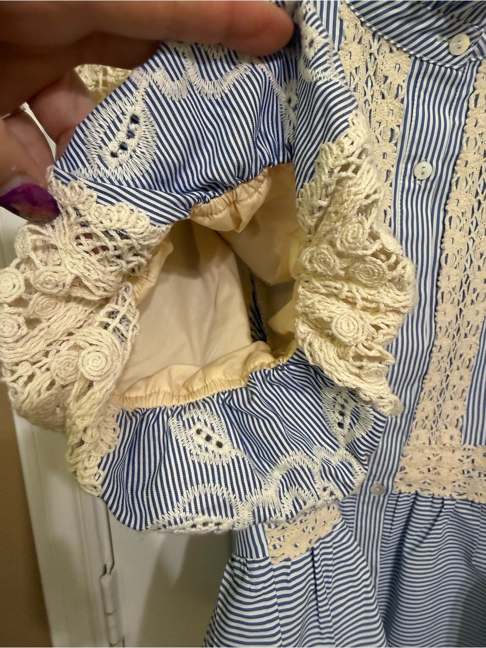 H152 NWT Entro S pp18 L p21 Blue & Cream Lace Trim Striped Button-Up Top - Picture 4 of 16
